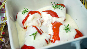 Pimientos rellenos de jamón con queso de cabra y salsa trufada