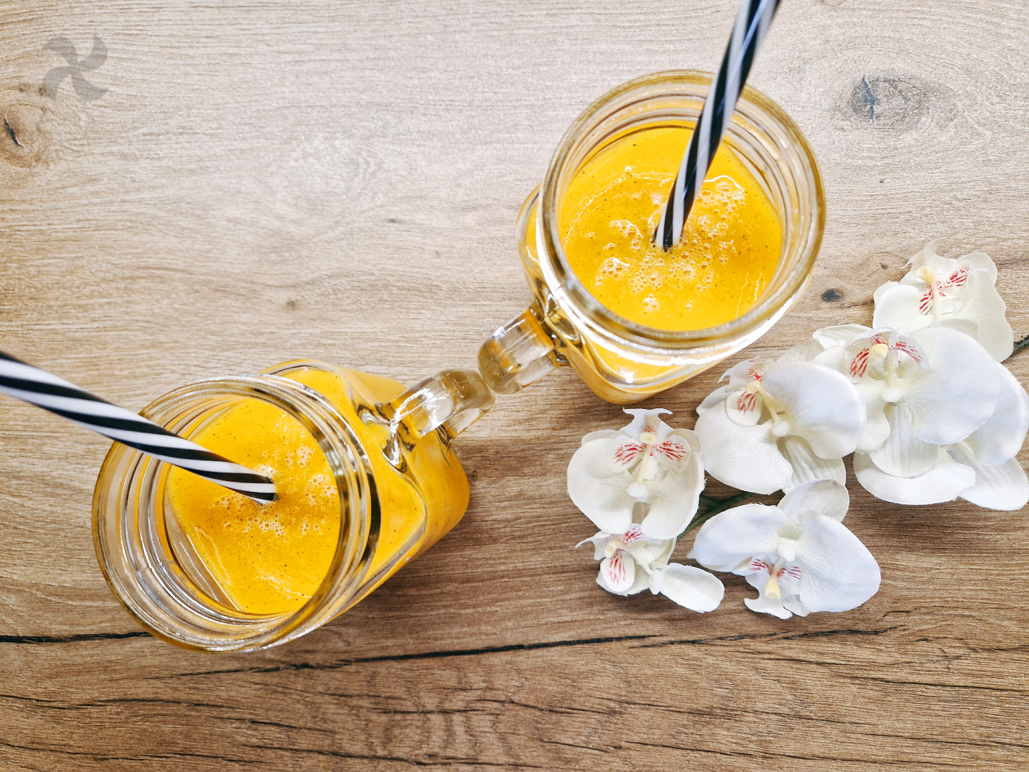 Smoothie de mango, hierbabuena y mandarina