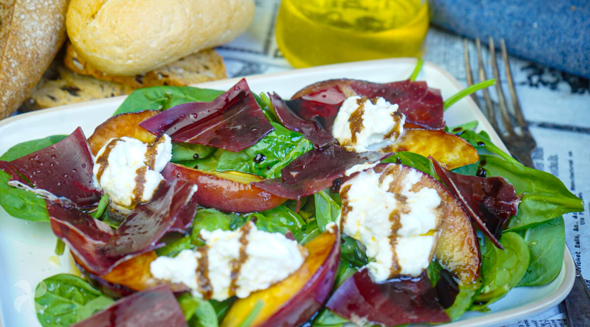 Ensalada de espinacas con cecina y requesón