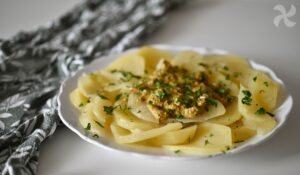 Patatas al vapor con salsa de mejillones