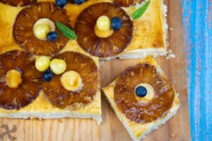 Tarta de piña con crema