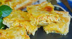 Empanada de hojaldre rellena de pollo