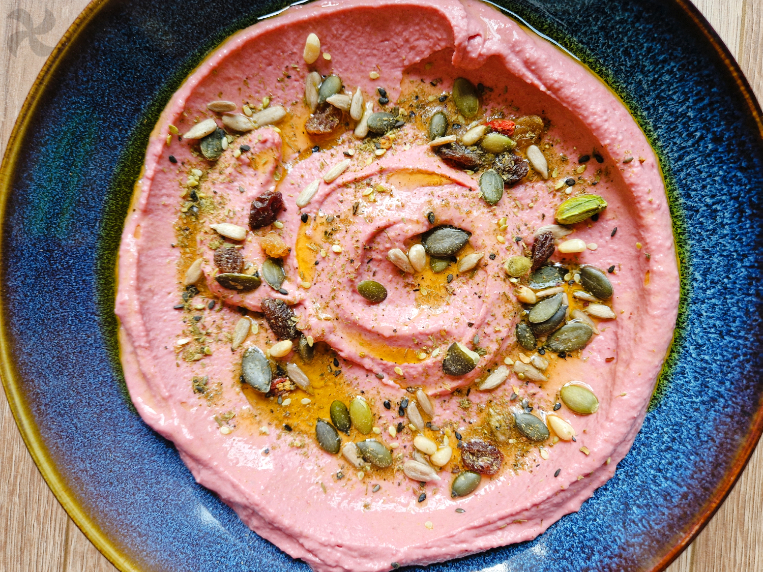 Hummus de remolacha y yogur griego