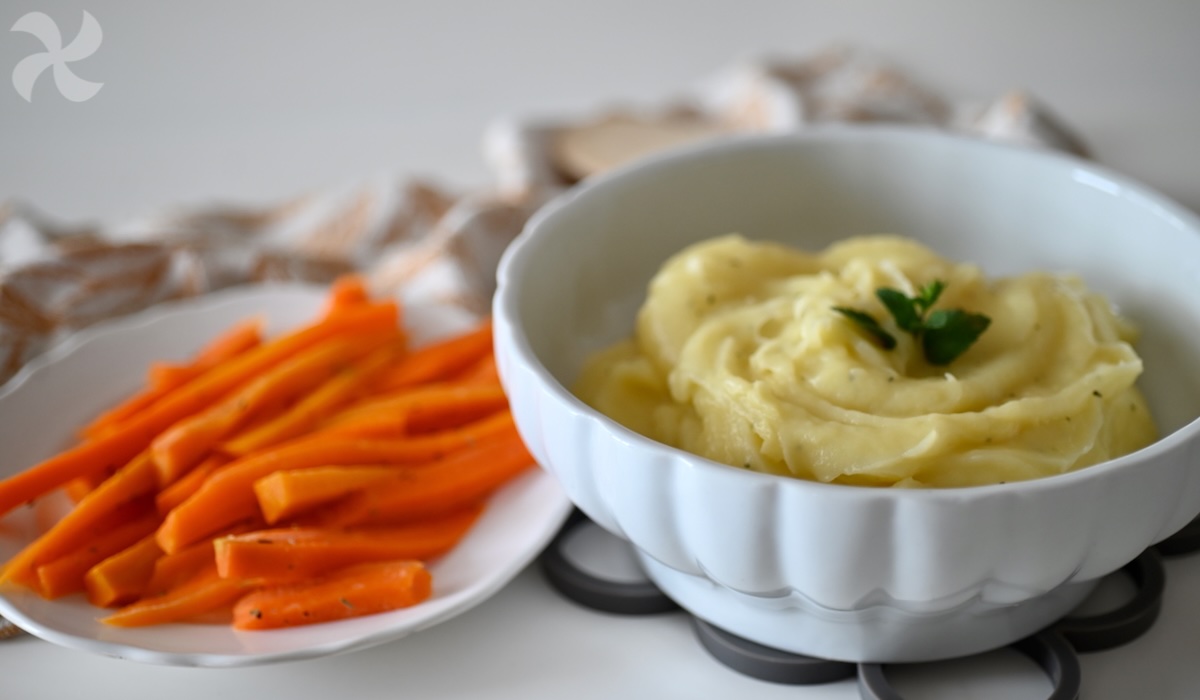 Puré de patata y menta, con bastoncillos de zanahoria