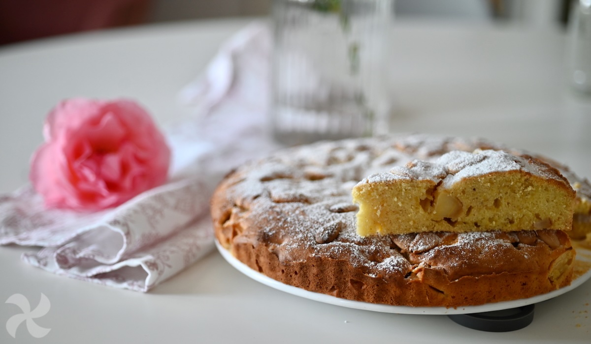 Bizcocho de mantequilla con pera y manzana