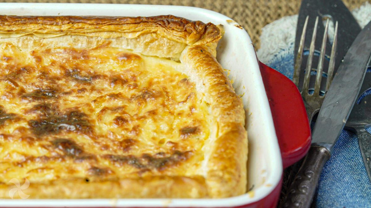 Tarta de hojaldre de cebolla y queso