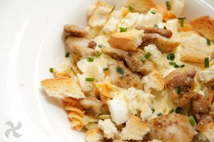 Ensalada de pasta y pollo con salsa césar de yogur1