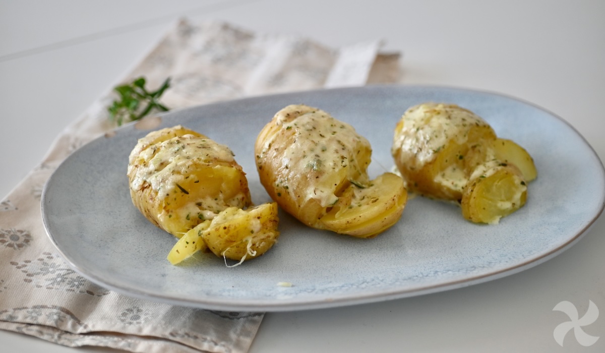 Patatas con ajo y mozzarella