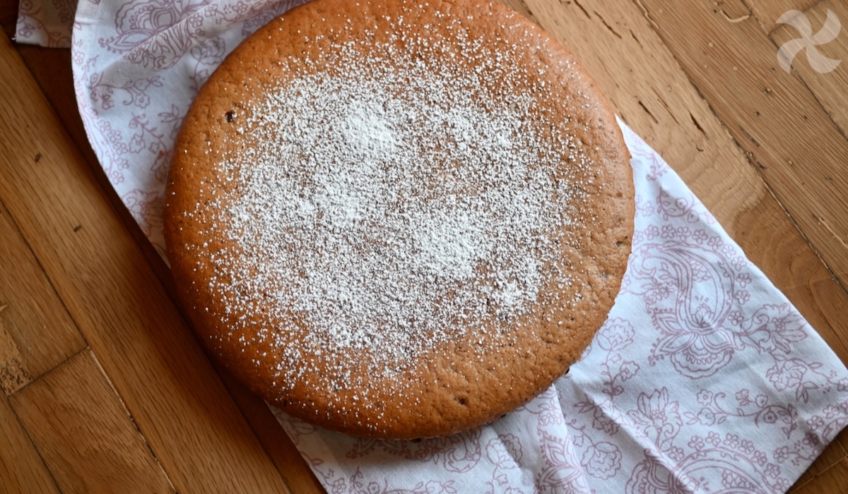 Bizcocho de claras con chocolate y frutos secos