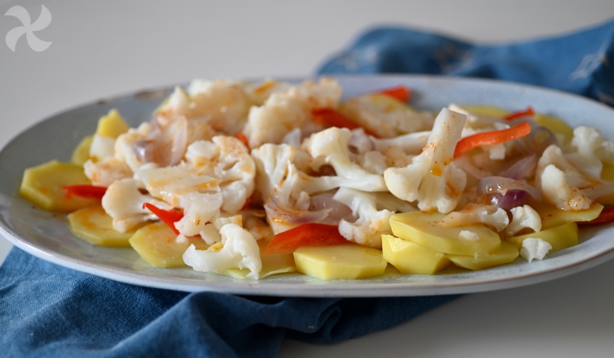 Ensalada de coliflor y patata con aceite de pimentón