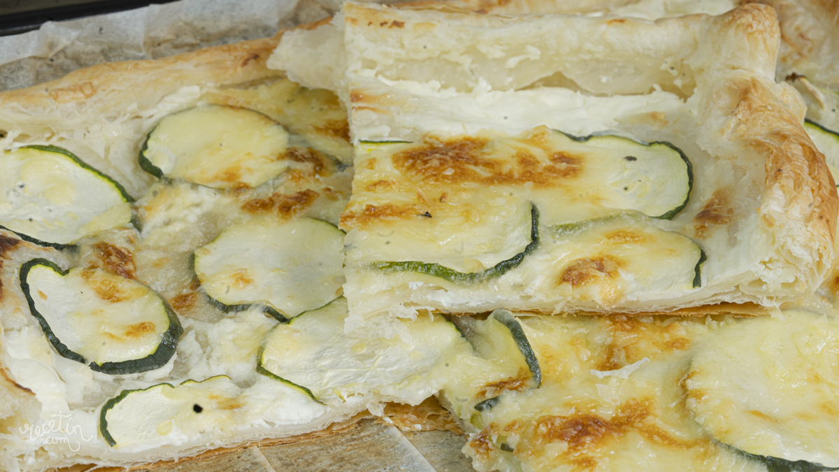 Hojaldre de calabacín con queso