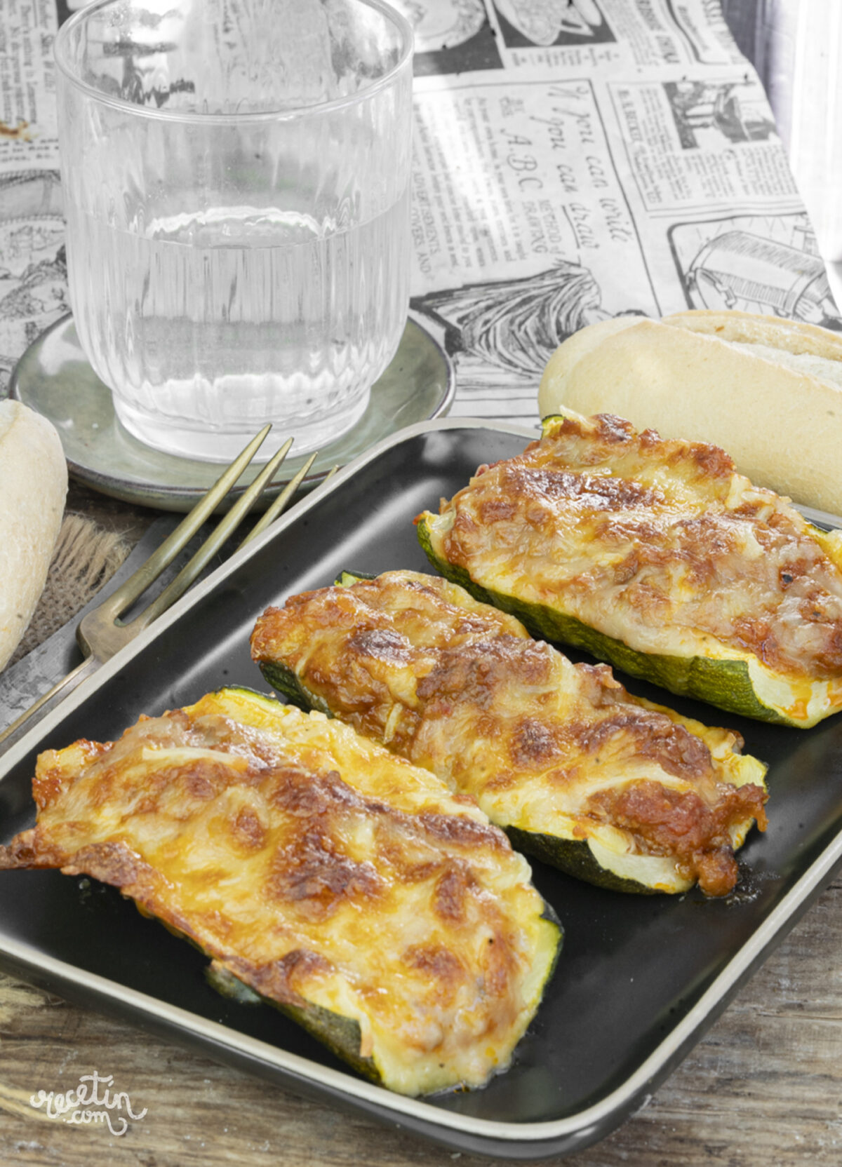 Calabacines rellenos de salsa boloñesa