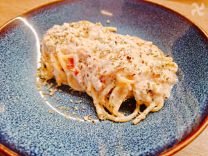 carbonara especiales con salsa de bacon y parmesano