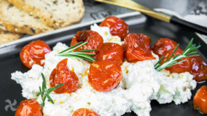 Crema feta con tomates cherry al horno