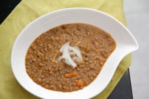 Lentejas estofadas con miso y jengibre