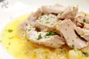 atún encebollado