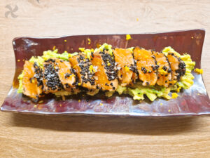 Tataki de salmón con sésamo y guacamole