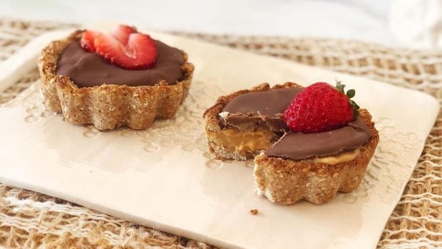 Receta de tartaletas de mantequilla de cacahuete y frutas