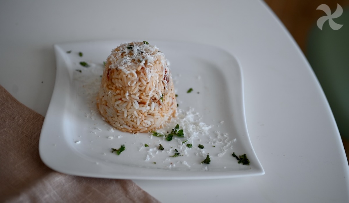 Arroz con tomates secos para guarnición