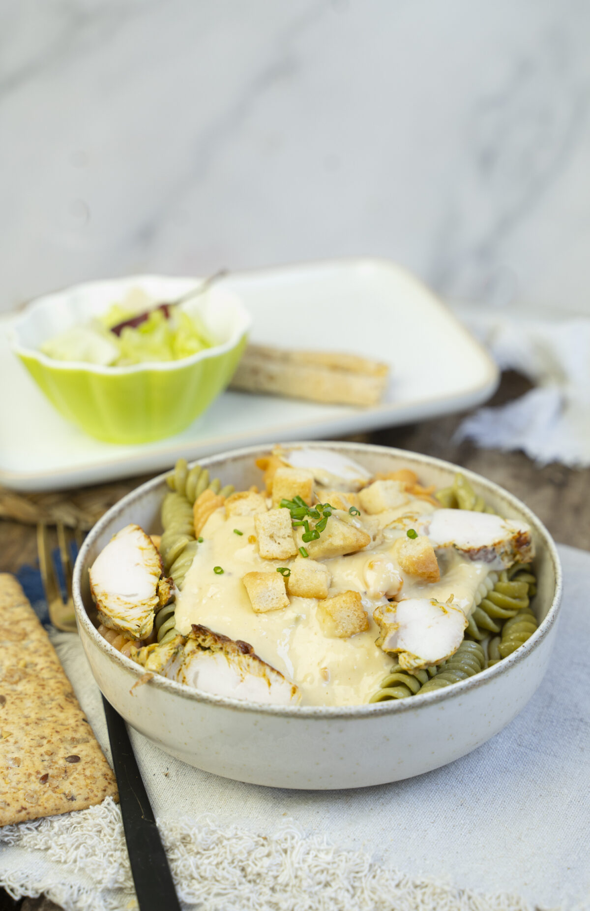 Pasta con Salsa César y pollo