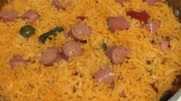 Arroz con salchichas