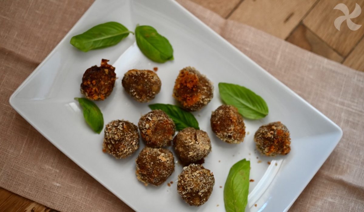 Albóndigas aromatizadas cocinadas en el horno
