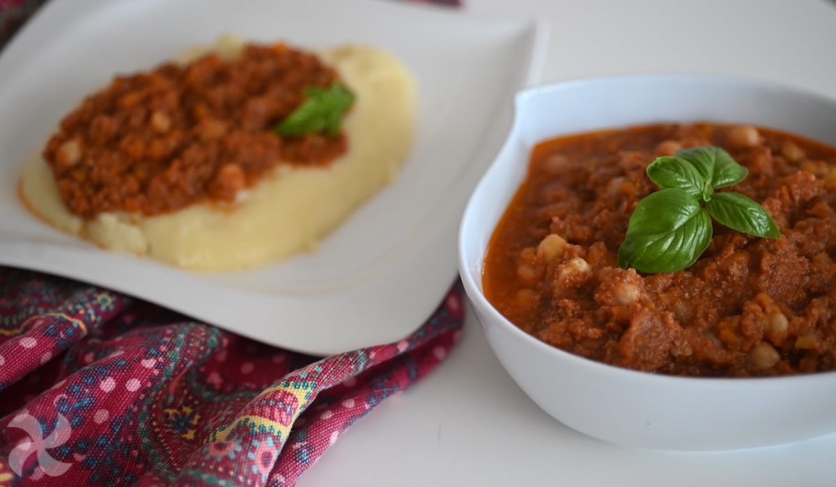 Guiso de carne picada con garbanzos