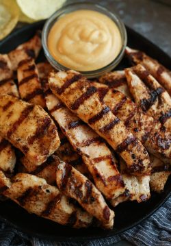 Receta de jugosas tiritas de pollo a la parrilla