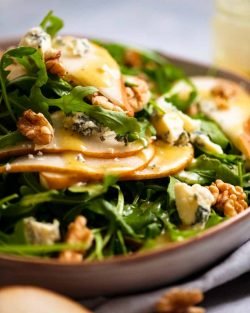 Ensalada de peras con queso azul