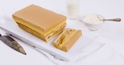 Rebanada de crema pastelera danesa de manzana