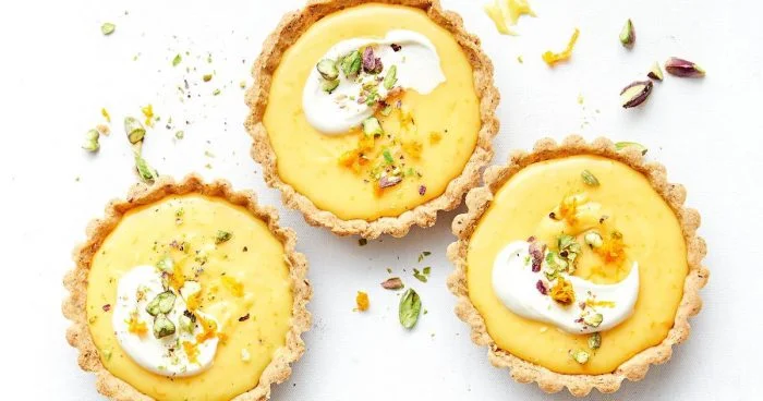 Tartas de pistacho y cuajada de naranja sin gluten