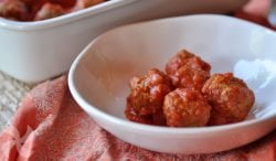 Albóndigas con tomates deshidratados y salsa de tomate