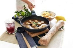 Albóndigas en salsa de ciruelas pasas