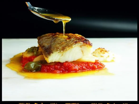 Bacalao con tomate y patatas panadera por Thermomix®. La receta de Thermomix® se encuentra en la ...