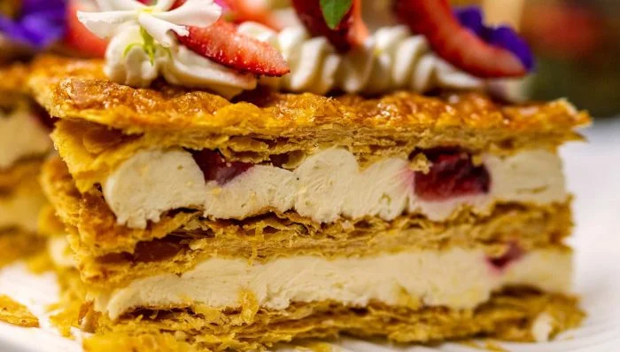 Milhojas de fresas y chantilly
