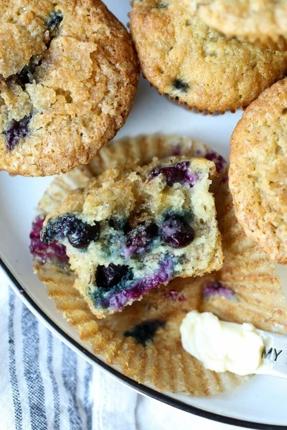 Muffins fáciles de plátano y arándanos