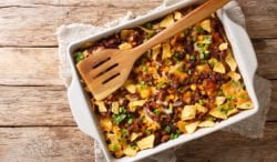 Nachos con carne y queso al horno, receta de una cena de capricho fácil de preparar