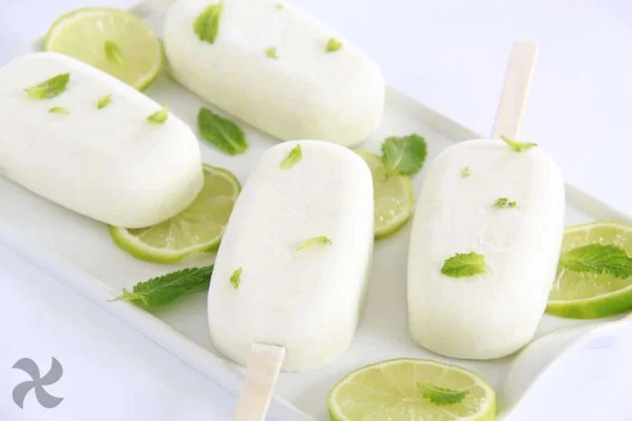 Polos de yogur y lima sin heladera