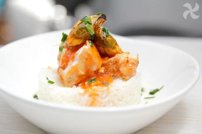Rape con mejillones en salsa de tomate escabechada