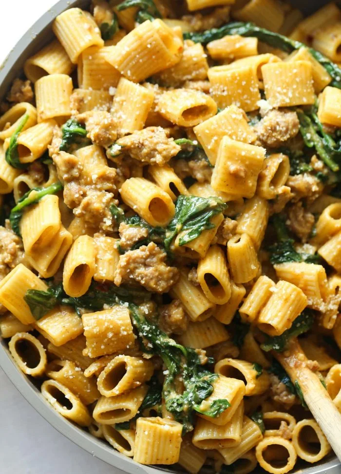 Pasta de Salchicha de Calabaza con Espinacas
