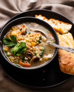 Sopa De Cebada Perlada |  RecetaTin Eats