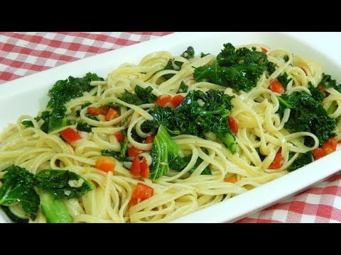 Cómo hacer espaguetis con kale (Receta fácil, rápida y saludable)