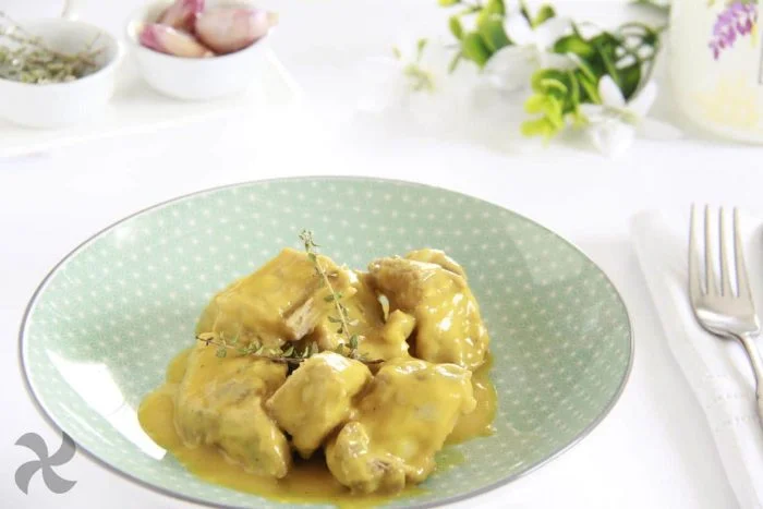 Costillas guisadas con salsa de vino y tomillo