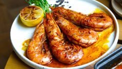Langostinos en salsa whisky al microondas, receta rápida de un aperitivo de lujo