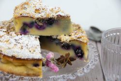 Tarta de cerezas con crumble