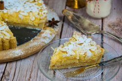 Tarta de crema con almendras