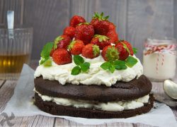 Tarta Imperial de Fresas con Chocolate