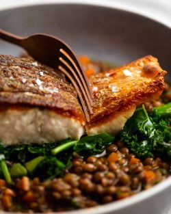 Pescado con piel que se pone crujiente