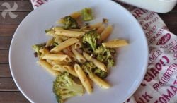Pasta con brócoli y tomates secos