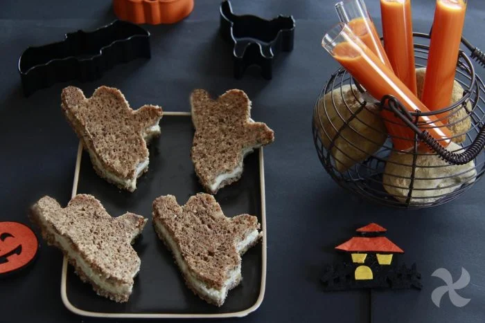 Sándwiches fantasmagóricos con crema de queso